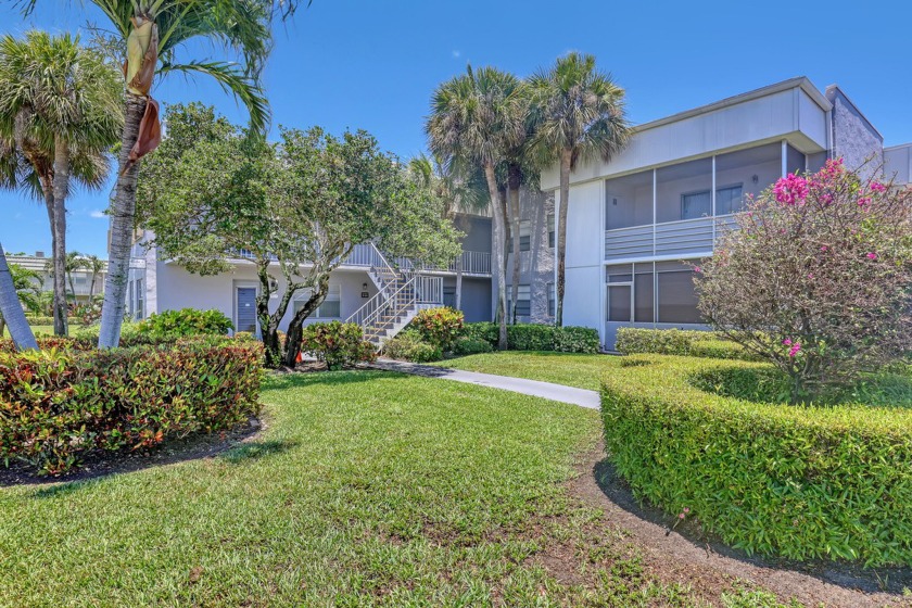 LOCATION! LOCATION! This well maintained first floor corner unit - Beach Condo for sale in Delray Beach, Florida on Beachhouse.com