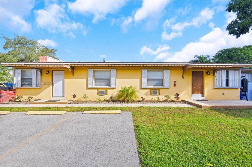Exceptional income property in East Hollywood, just minutes from - Beach Townhome/Townhouse for sale in Hollywood, Florida on Beachhouse.com