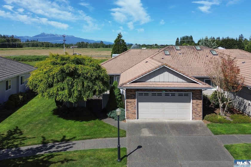 Enjoy maintenance free ownership in Sunland!  This mountain view - Beach Townhome/Townhouse for sale in Sequim, Washington on Beachhouse.com