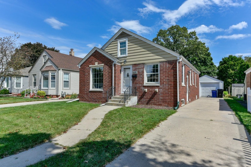 This delightful 3-bedroom, 1-bath Cape Cod home boasts a prime - Beach Home for sale in Racine, Wisconsin on Beachhouse.com