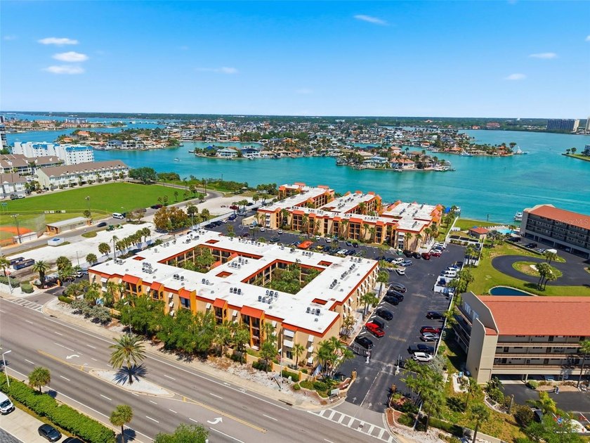 Beautiful and friendly Boca Shores in a mature Florida landscape - Beach Condo for sale in ST Pete Beach, Florida on Beachhouse.com