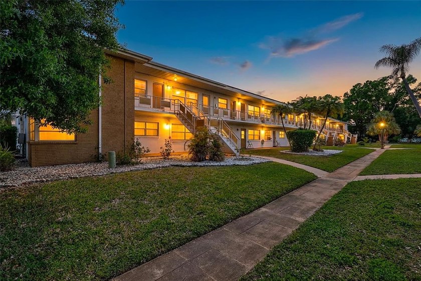 Enjoy easy Florida living at an affordable price in this - Beach Condo for sale in St. Petersburg, Florida on Beachhouse.com