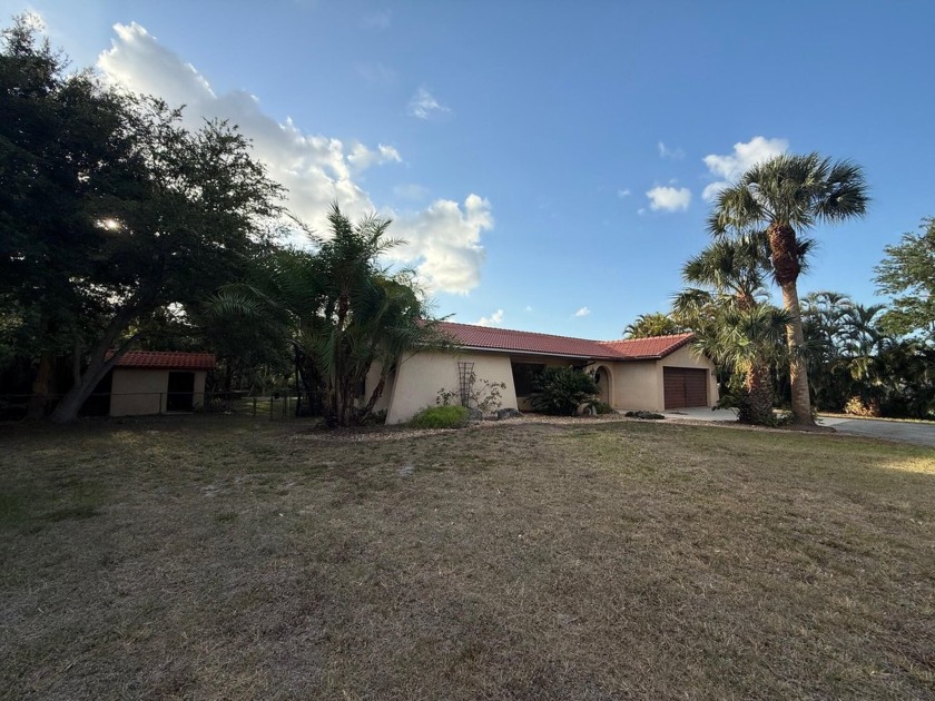 This unique CBS, Pool home has that old Florida feel all on a - Beach Home for sale in Palm Beach Gardens, Florida on Beachhouse.com