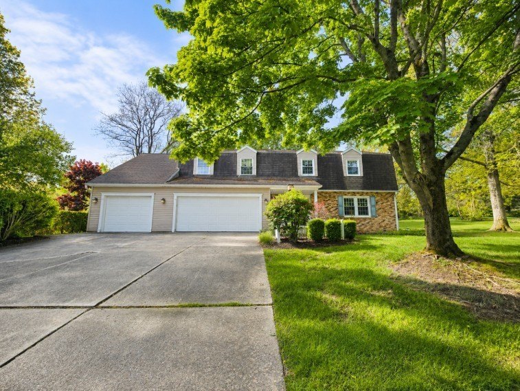 You search is over! You have found this charming 5 bedrooms 3.5 - Beach Home for sale in Erie, Pennsylvania on Beachhouse.com