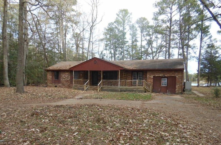 Winter Harbor Waterfront property 6 miles from downtown Matthews - Beach Home for sale in Onemo, Virginia on Beachhouse.com