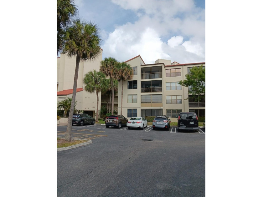 This cozy 1-bed, 1.5-bath condo on the 3rd floor is set in a - Beach Condo for sale in Pompano Beach, Florida on Beachhouse.com