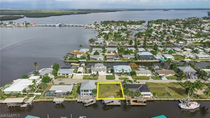 Build your dream home with the perfect island living just - Beach Lot for sale in Matlacha, Florida on Beachhouse.com
