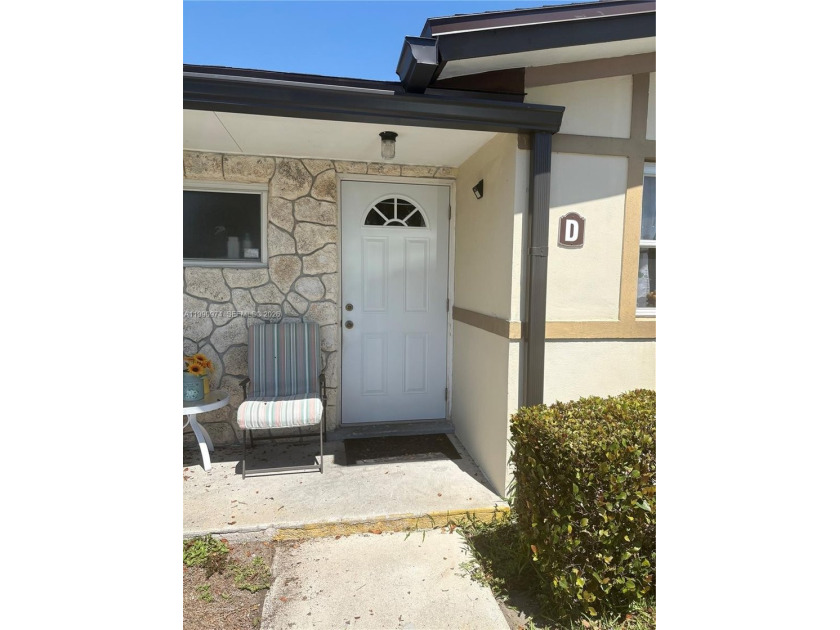 Beautiful updated villa, tile floors,updated bathrooms and - Beach Home for sale in West Palm Beach, Florida on Beachhouse.com