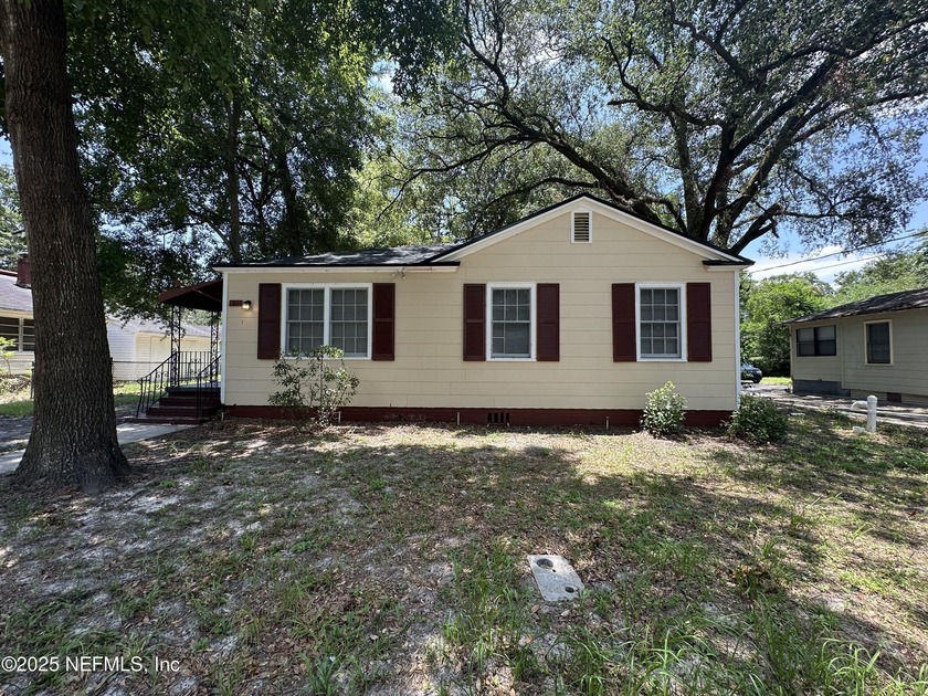 Charming 3-bedroom, 1-bath home ready for immediate move-in! - Beach Home for sale in Jacksonville, Florida on Beachhouse.com
