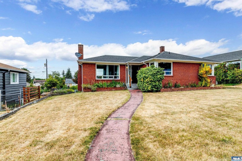 727 E 11th Street - Beach Home for sale in Port Angeles, Washington on Beachhouse.com