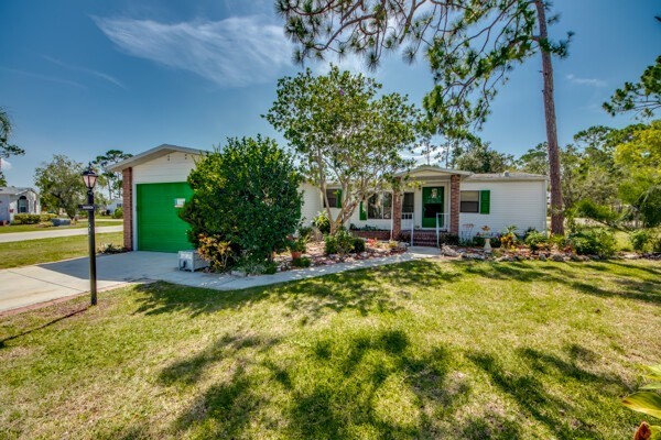 Great 2/2 split floor plan home located on a corner lot in Pine - Beach Home for sale in North Fort Myers, Florida on Beachhouse.com