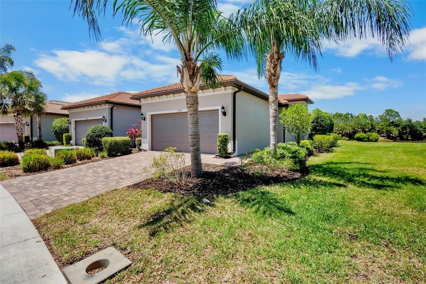 One or more photo(s) has been virtually staged. PRICED TO SELL! - Beach Home for sale in Sarasota, Florida on Beachhouse.com