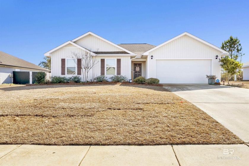 Well kept, 3-bedroom, 2-bath home in Magnolia Shores, features - Beach Home for sale in Foley, Alabama on Beachhouse.com