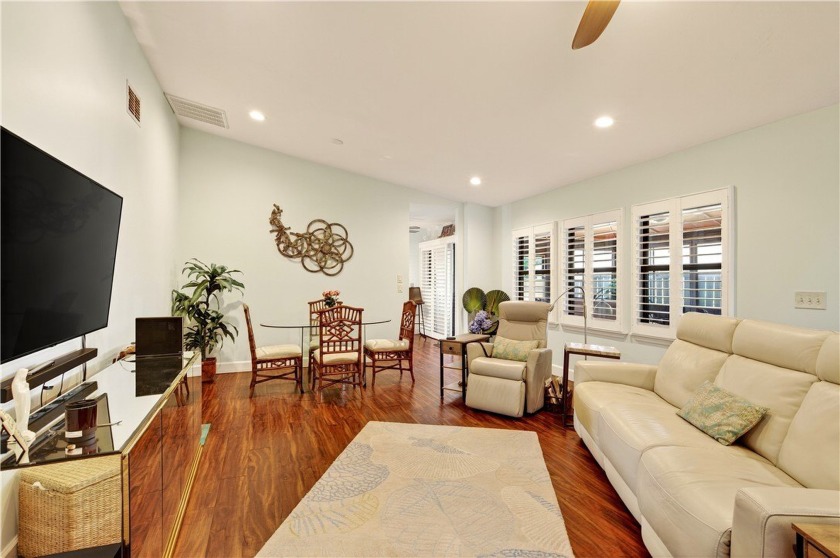 Find your perfect match in this pet friendly community. Vaulted - Beach Condo for sale in Vero Beach, Florida on Beachhouse.com