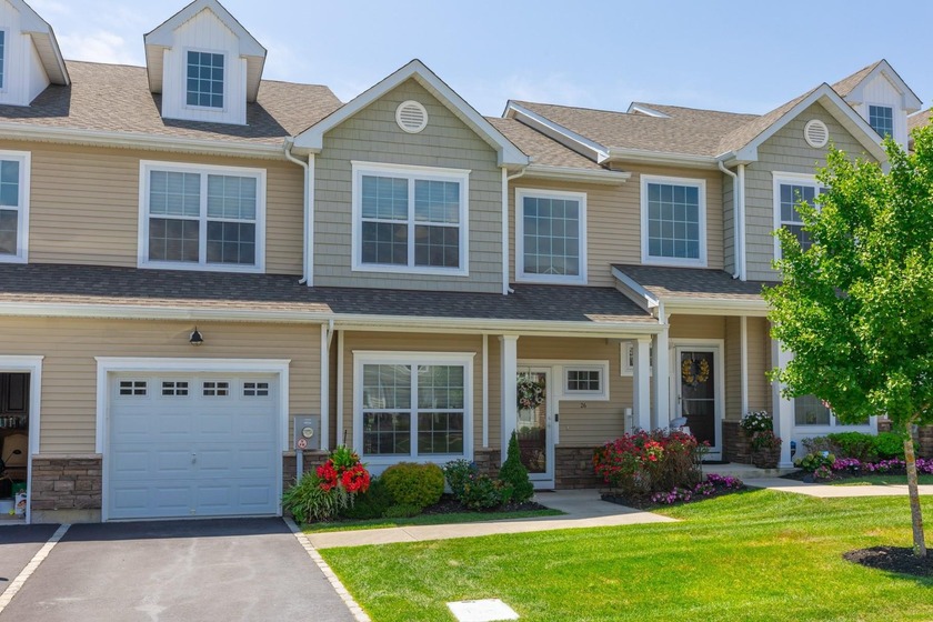 Welcome to The Vineyards at Blue Point! This beautifully - Beach Condo for sale in Blue Point, New York on Beachhouse.com