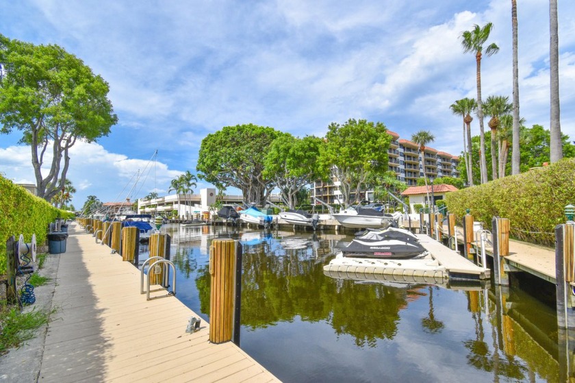 BRIGHT, SPACIOUS, UNIQUELY LOCATED OVER SIZED, PRIVATE UNIT WITH - Beach Condo for sale in Boca Raton, Florida on Beachhouse.com