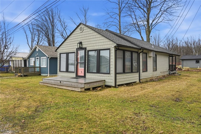 Get Ready for Summer in Saybrook - Lake Erie Views! Welcome to - Beach Home for sale in Ashtabula, Ohio on Beachhouse.com