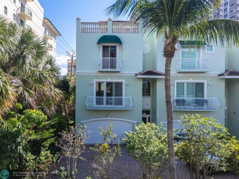 Luxury corner-unit, tri-level townhouse in an exclusive 5-unit - Beach Townhome/Townhouse for sale in Pompano Beach, Florida on Beachhouse.com