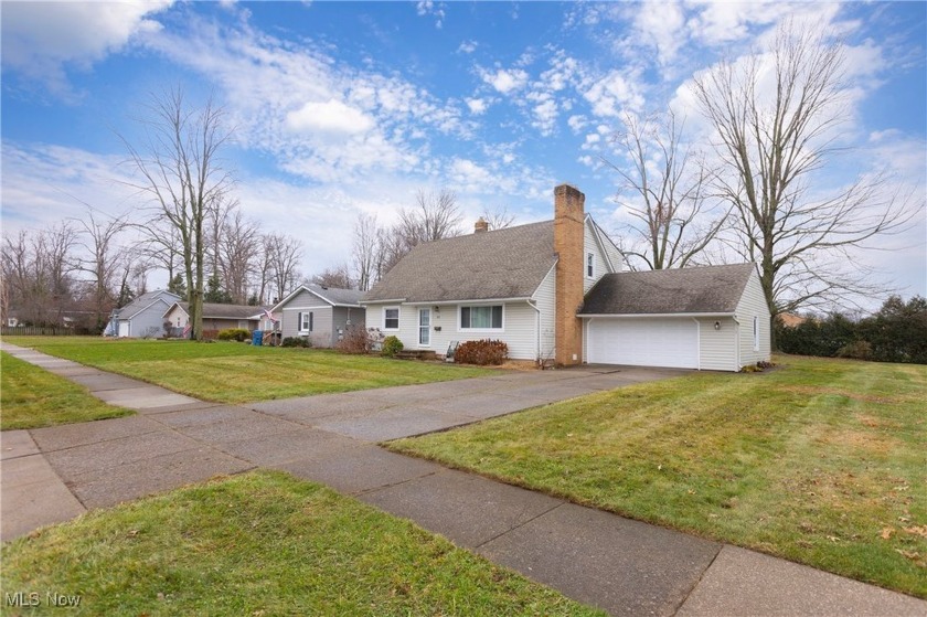 Nestled in the quaint lakefront community of Bay Village is a - Beach Home for sale in Bay Village, Ohio on Beachhouse.com