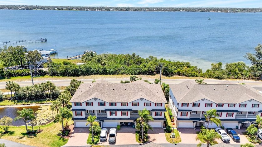 Welcome to 3607 10th Ln W, Palmetto, FL 34221--a rare end-unit - Beach Townhome/Townhouse for sale in Palmetto, Florida on Beachhouse.com