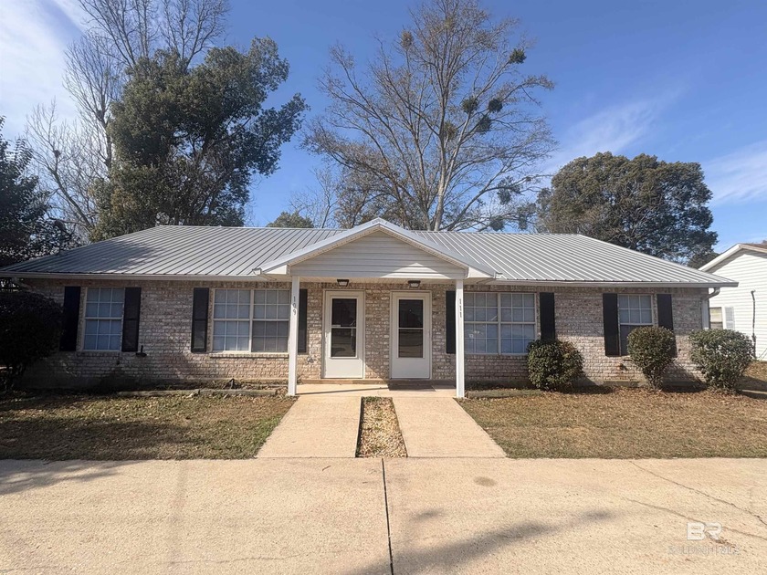 Calling all investors! This four-bedroom, four-bathroom duplex - Beach Townhome/Townhouse for sale in Foley, Alabama on Beachhouse.com