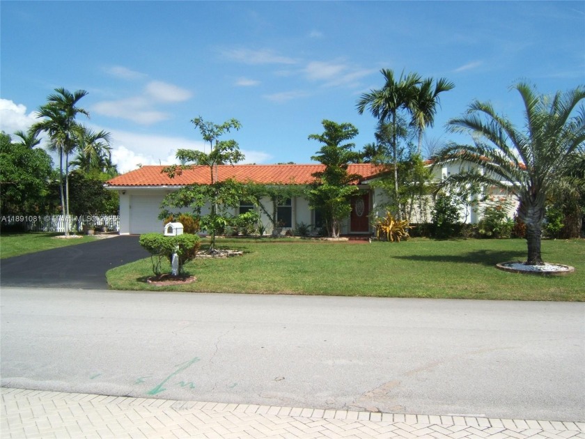 Falls area. across from lake, close to Falls shopping centre - Beach Home for sale in Miami, Florida on Beachhouse.com