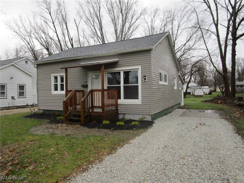 So many updates!! This cute and tidy home is immaculate and - Beach Home for sale in Geneva, Ohio on Beachhouse.com