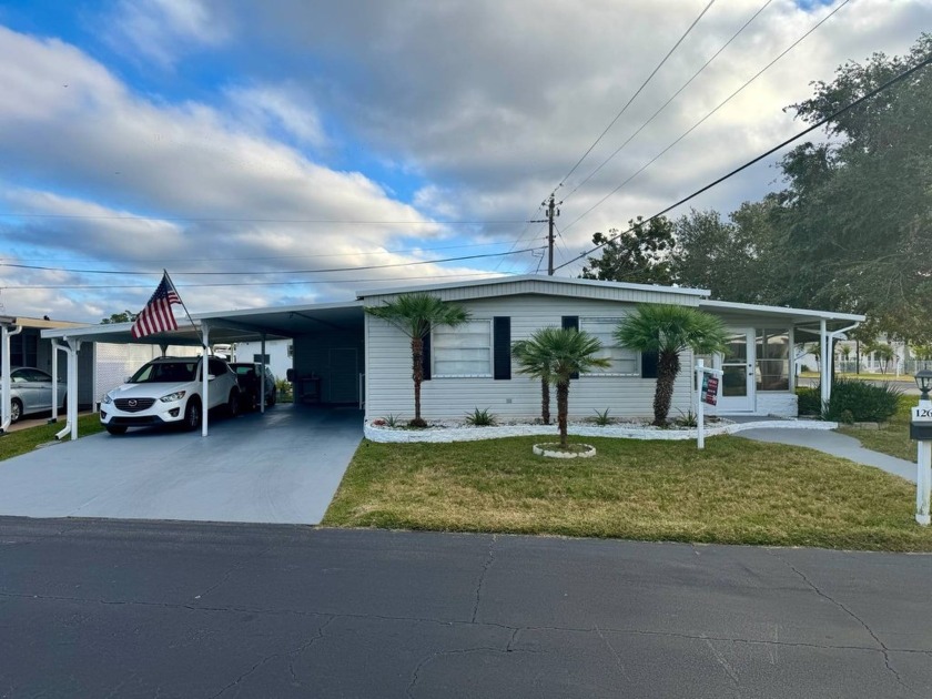 This home is a 2 bed/2 bath and has recently been re-modeled! - Beach Home for sale in Daytona Beach, Florida on Beachhouse.com