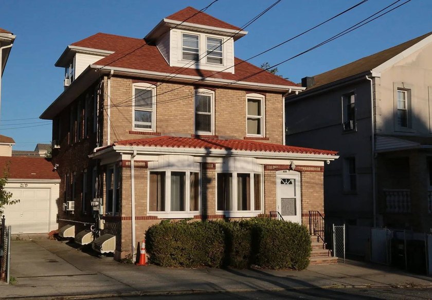Beautiful 2 family detached house. Full finished basement with - Beach Home for sale in Staten Island, New York on Beachhouse.com