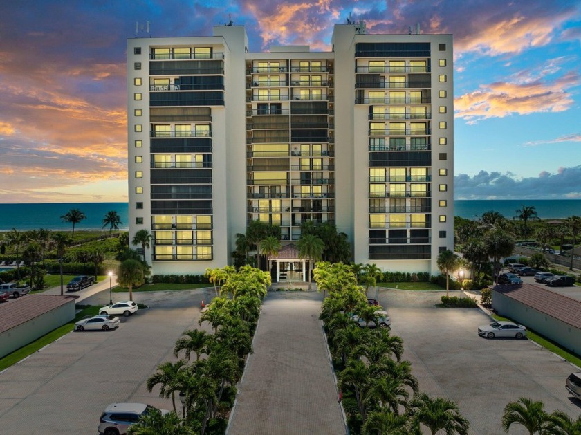 Discover Florida living in this stunning oceanfront condo! Enjoy - Beach Condo for sale in Hutchinson Island, Florida on Beachhouse.com