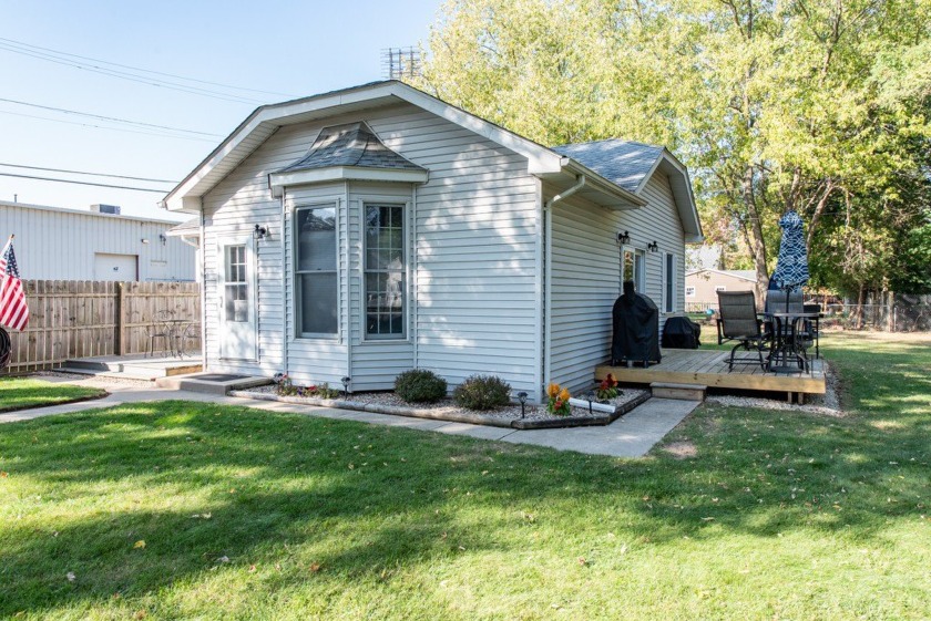 ADORABLE RANCH ON QUIET STREET in Winthrop Harbor!!! Welcome to - Beach Home for sale in Winthrop Harbor, Illinois on Beachhouse.com