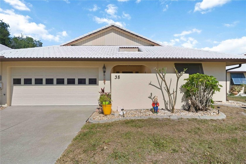 Discover Hourglass Lake Villas -- an intimate community of just - Beach Townhome/Townhouse for sale in Venice, Florida on Beachhouse.com