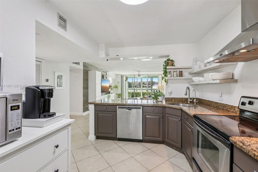 Price improvement. Priced to sell. Beautifully updated 2 bed, 2 - Beach Condo for sale in Pompano Beach, Florida on Beachhouse.com