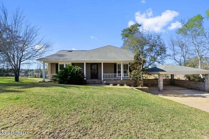 NICE HOME-GREAT VIEWS AND WATER FRONT FOR YOUR BOAT-IN PROCESS - Beach Home for sale in Ocean Springs, Mississippi on Beachhouse.com