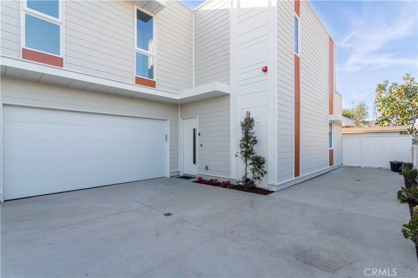 An exquisite, new townhome with the living space down and all - Beach Townhome/Townhouse for sale in Redondo Beach, California on Beachhouse.com