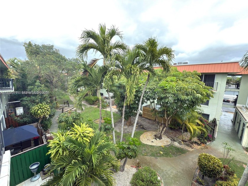 Spacious 2-bedroom, 2-bath condo, 1,000 sq ft in the - Beach Condo for sale in Oakland Park, Florida on Beachhouse.com