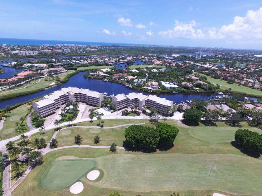 Waterfront 2BD/2BA condo in prestigious Jonathan's Landing with - Beach Condo for sale in Jupiter, Florida on Beachhouse.com