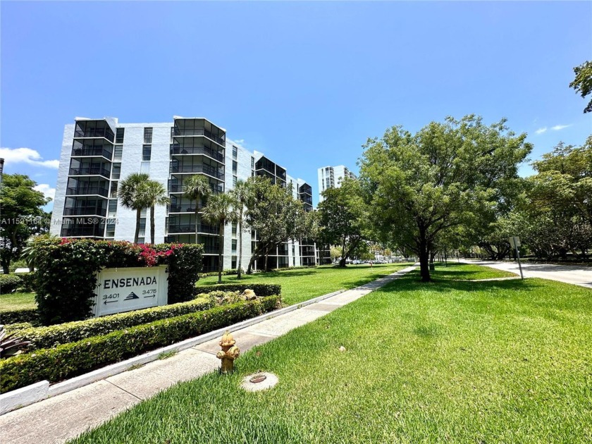 Great opportunity to own this rarely available floor plan - Beach Condo for sale in Aventura, Florida on Beachhouse.com