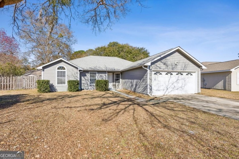 Beautifully maintained 3BR/2BA home with private bonus room - Beach Home for sale in Saint Marys, Georgia on Beachhouse.com