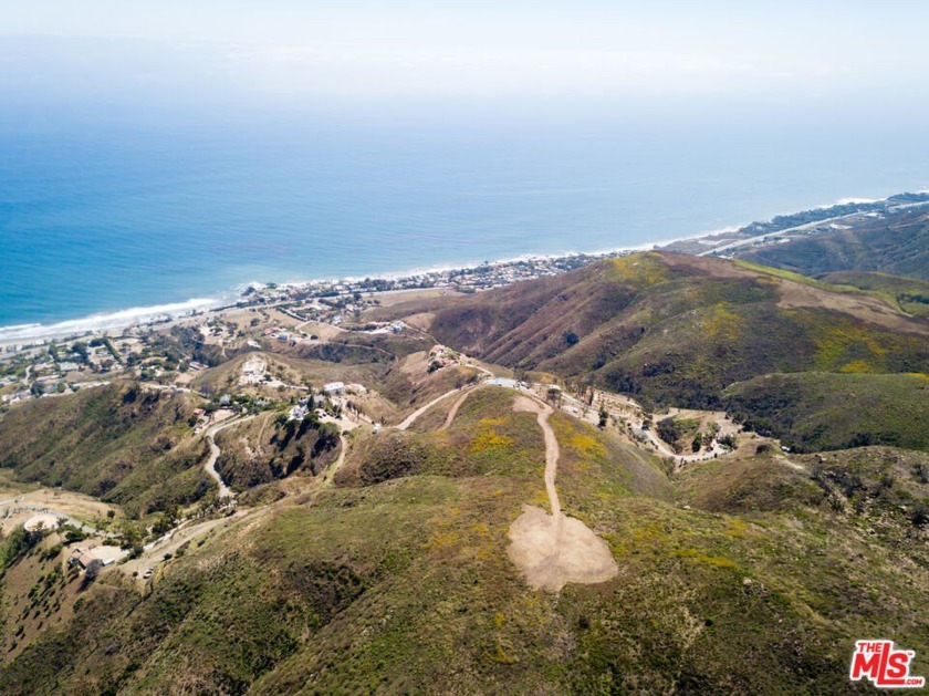 Welcome to the top of the world in Western Malibu. Spanning - Beach Acreage for sale in Malibu, California on Beachhouse.com