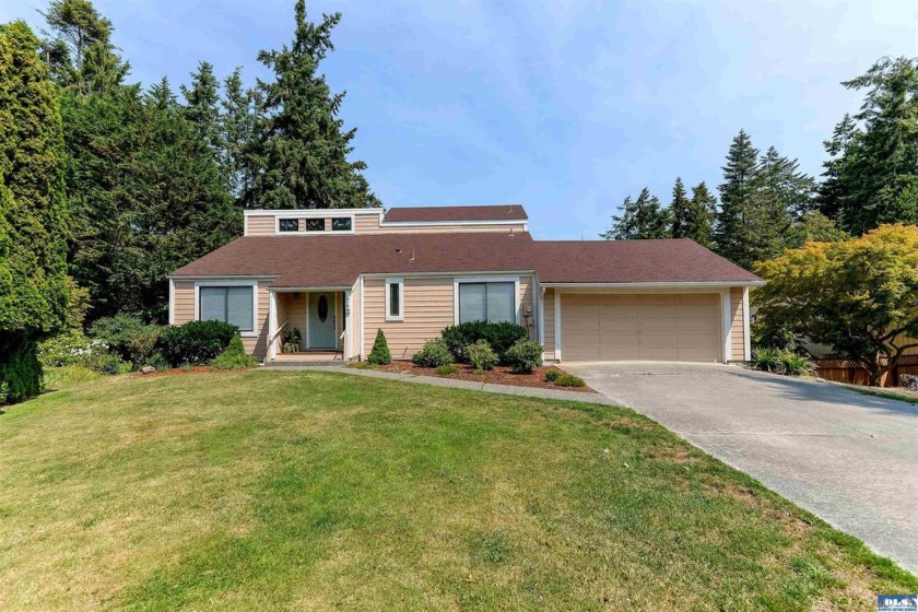 Nestled in a beautiful, walkable neighborhood, this home offers - Beach Home for sale in Sequim, Washington on Beachhouse.com