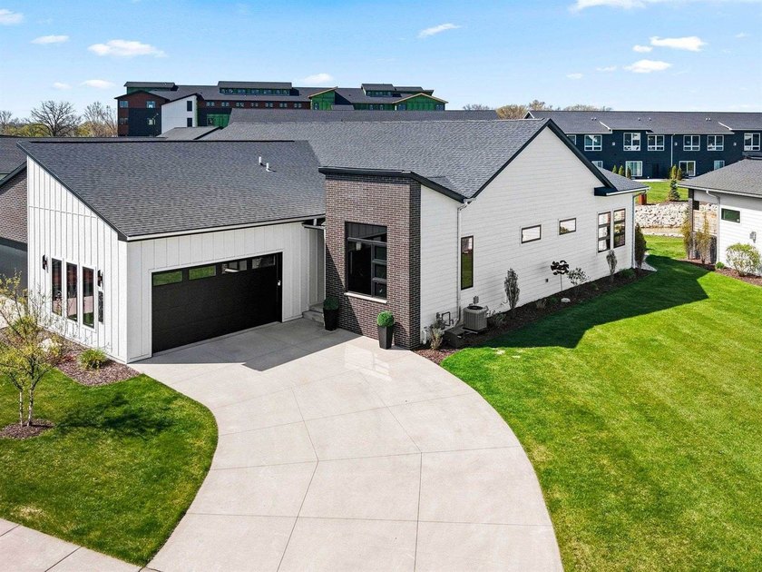 This contemporary 3-bedroom, 3-bath ranch in Aldon Station - Beach Home for sale in Green Bay, Wisconsin on Beachhouse.com