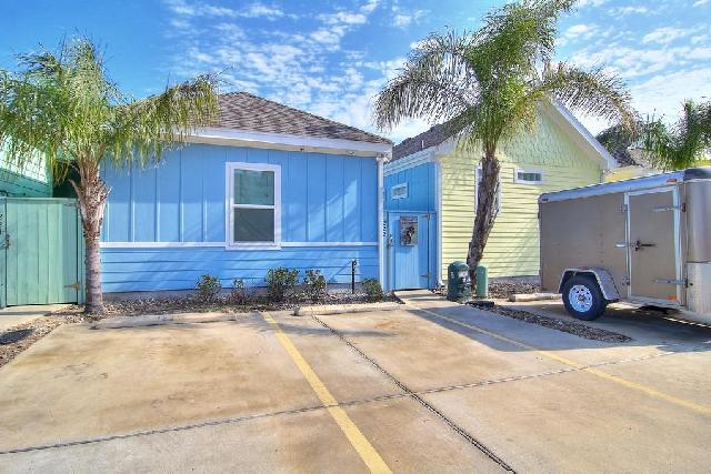 Stunning cottage at Pirates Bay! Lagoon pool! Pet - Beach Vacation Rentals in Port Aransas, Texas on Beachhouse.com