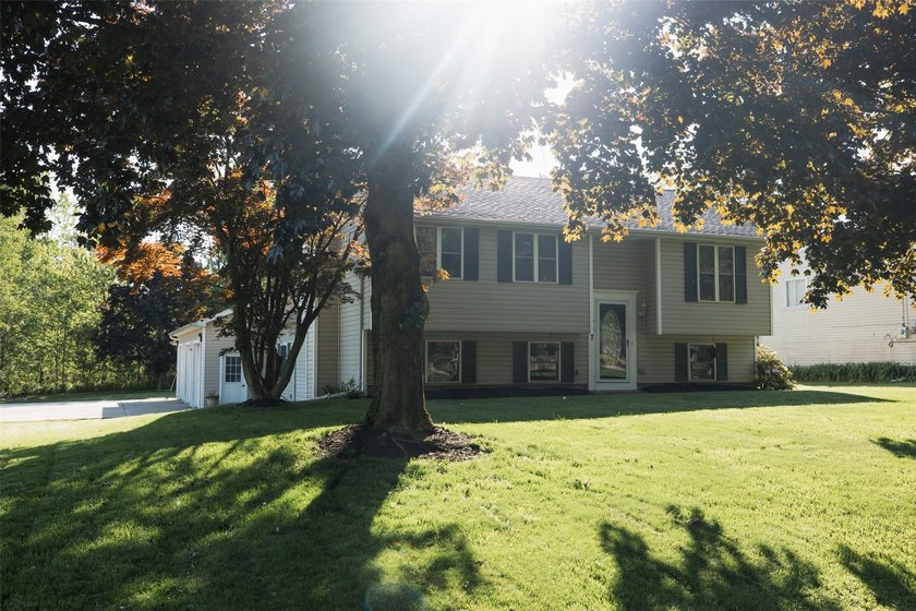 Spacious 4-bed, 2-bath split-foyer home on a desirable corner - Beach Home for sale in Erie, Pennsylvania on Beachhouse.com
