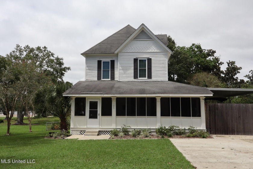 LOOK AT THIS BEAUTIFUL PIECE OF HISTORY. SELLERS INFORMED ME - Beach Home for sale in Pascagoula, Mississippi on Beachhouse.com