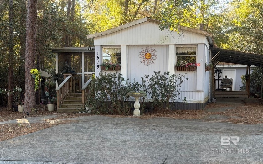 Charming coastal retreat. This 2-bedroom, 1-bath home features a - Beach Home for sale in Lillian, Alabama on Beachhouse.com