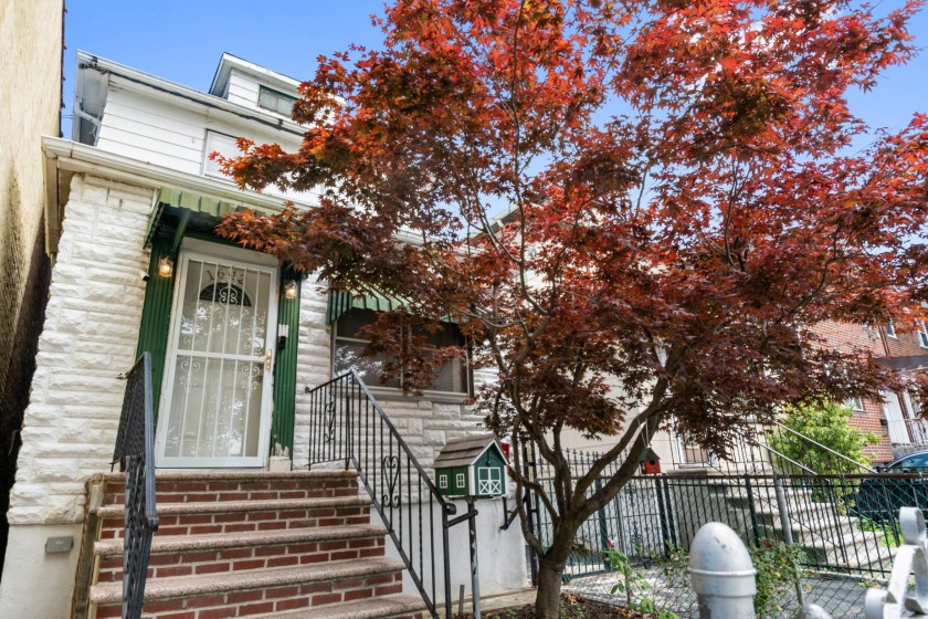 Welcome to 1642 Mayflower Avenue, a spacious one-family home - Beach Home for sale in Bronx, New York on Beachhouse.com
