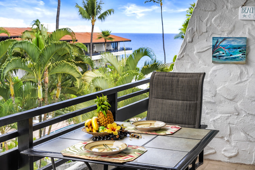 Casa De Emdeko# 324 11 Remodeled ,Top Floor, Oceanview, AC - Beach Vacation Rentals in Kailua Kona, Hawaii on Beachhouse.com