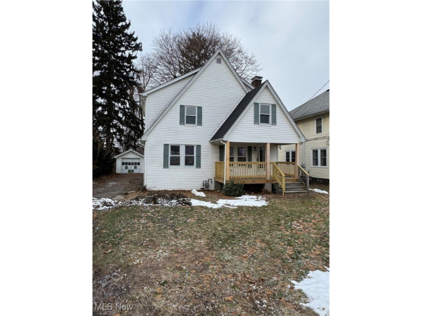 This beautifully renovated 3-bedroom, 2-bath Colonial offers a - Beach Home for sale in Ashtabula, Ohio on Beachhouse.com