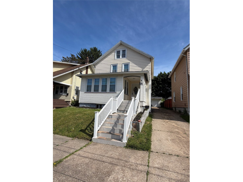 Welcome to this immaculate 3-bedroom, 3-bathroom home in - Beach Home for sale in Erie, Pennsylvania on Beachhouse.com